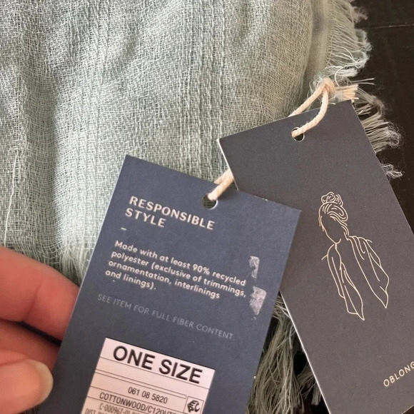 NWT Universal Thread Green fall scarf oblong fringe - Picture 4 of 4